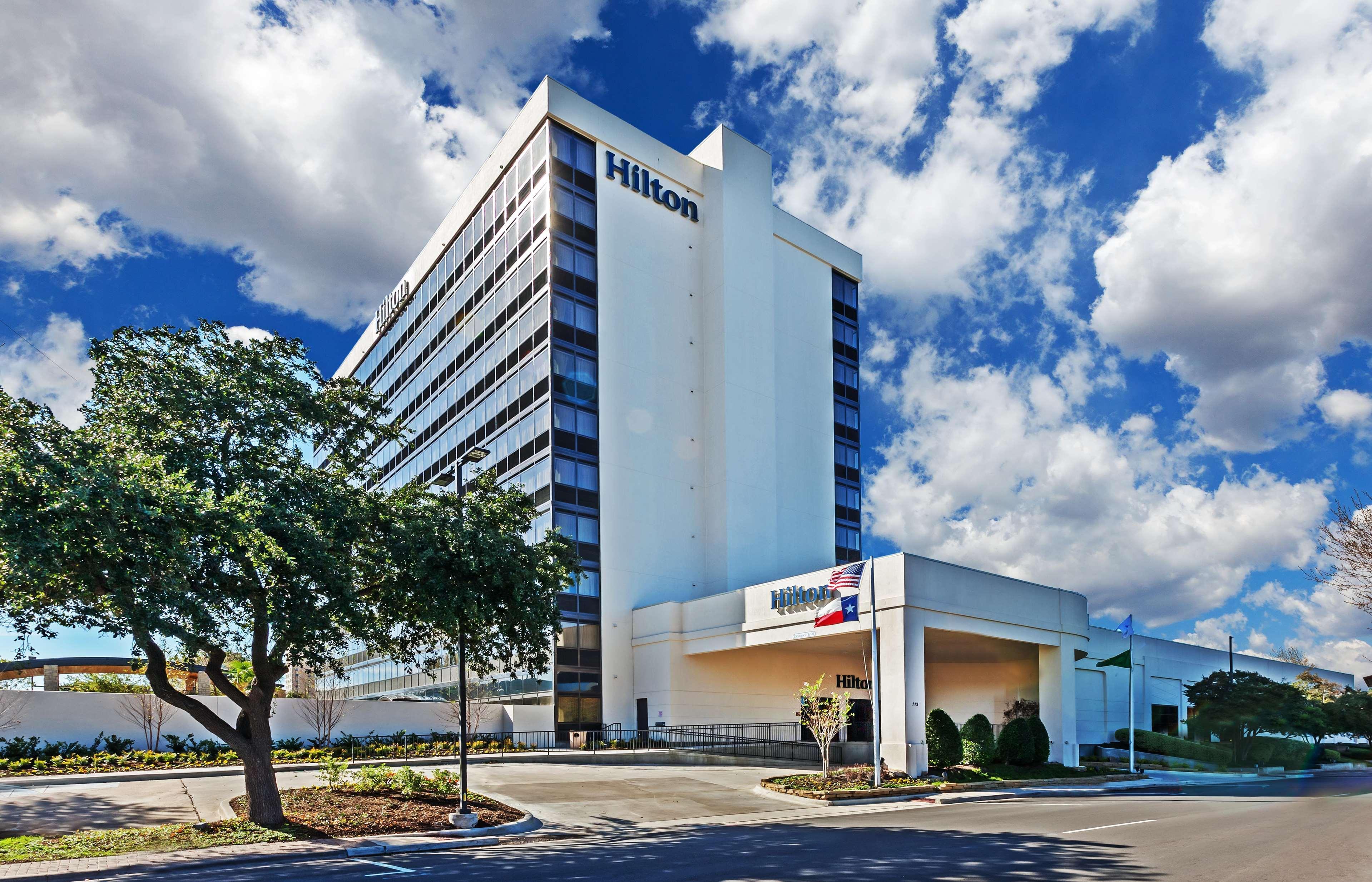 Отель Hilton Уэйко Экстерьер фото