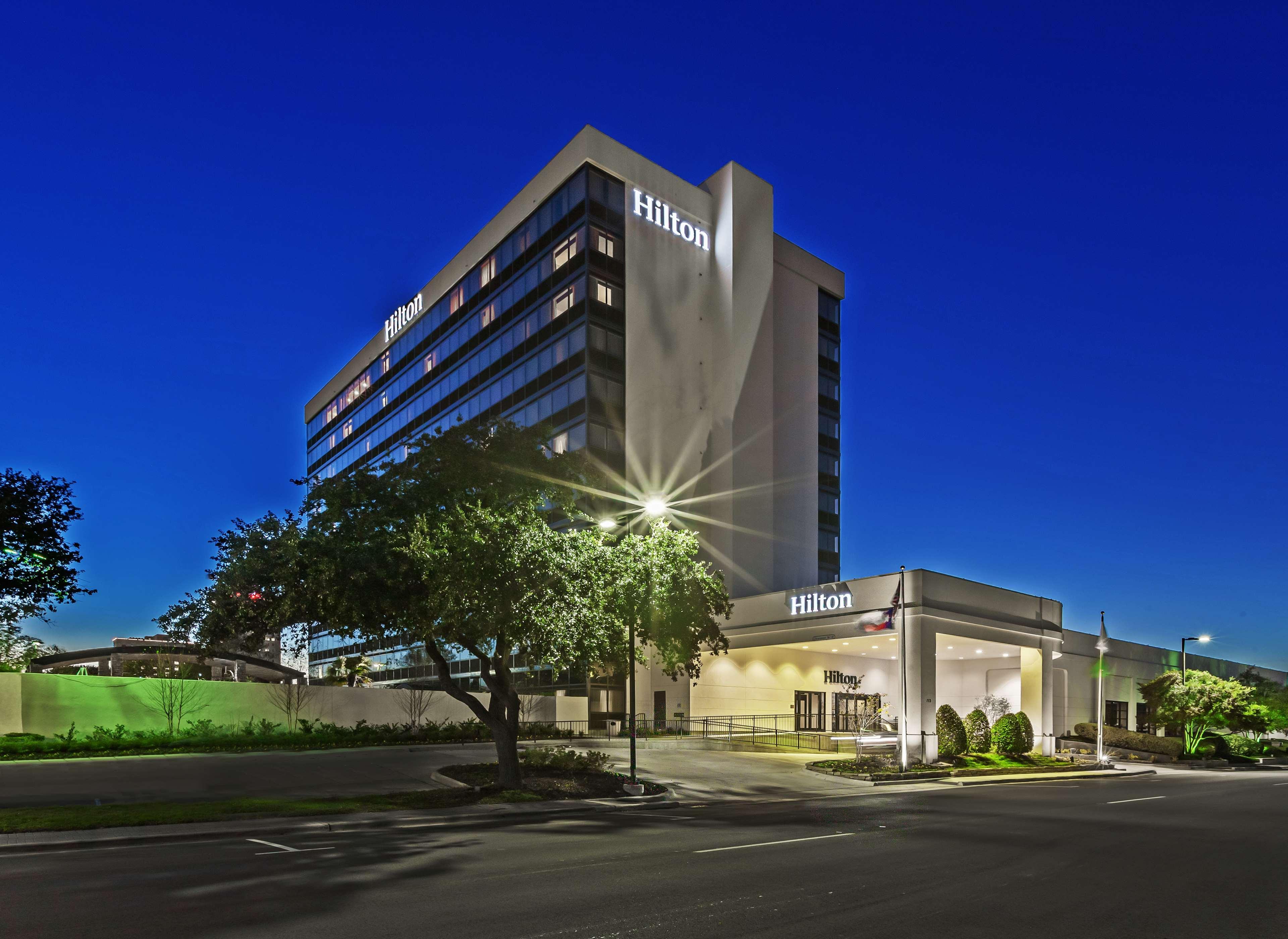 Отель Hilton Уэйко Экстерьер фото