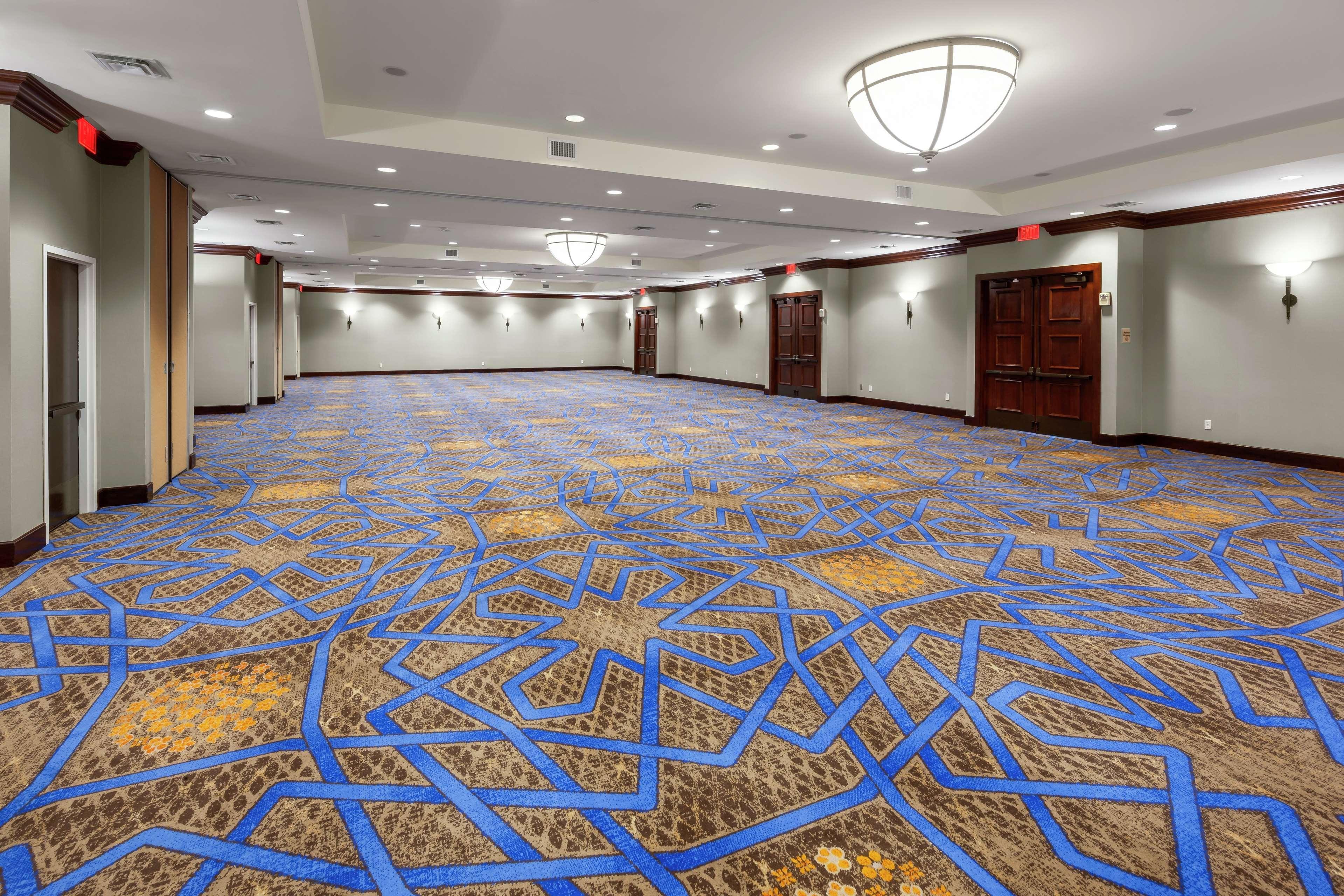 Отель Hilton Уэйко Экстерьер фото