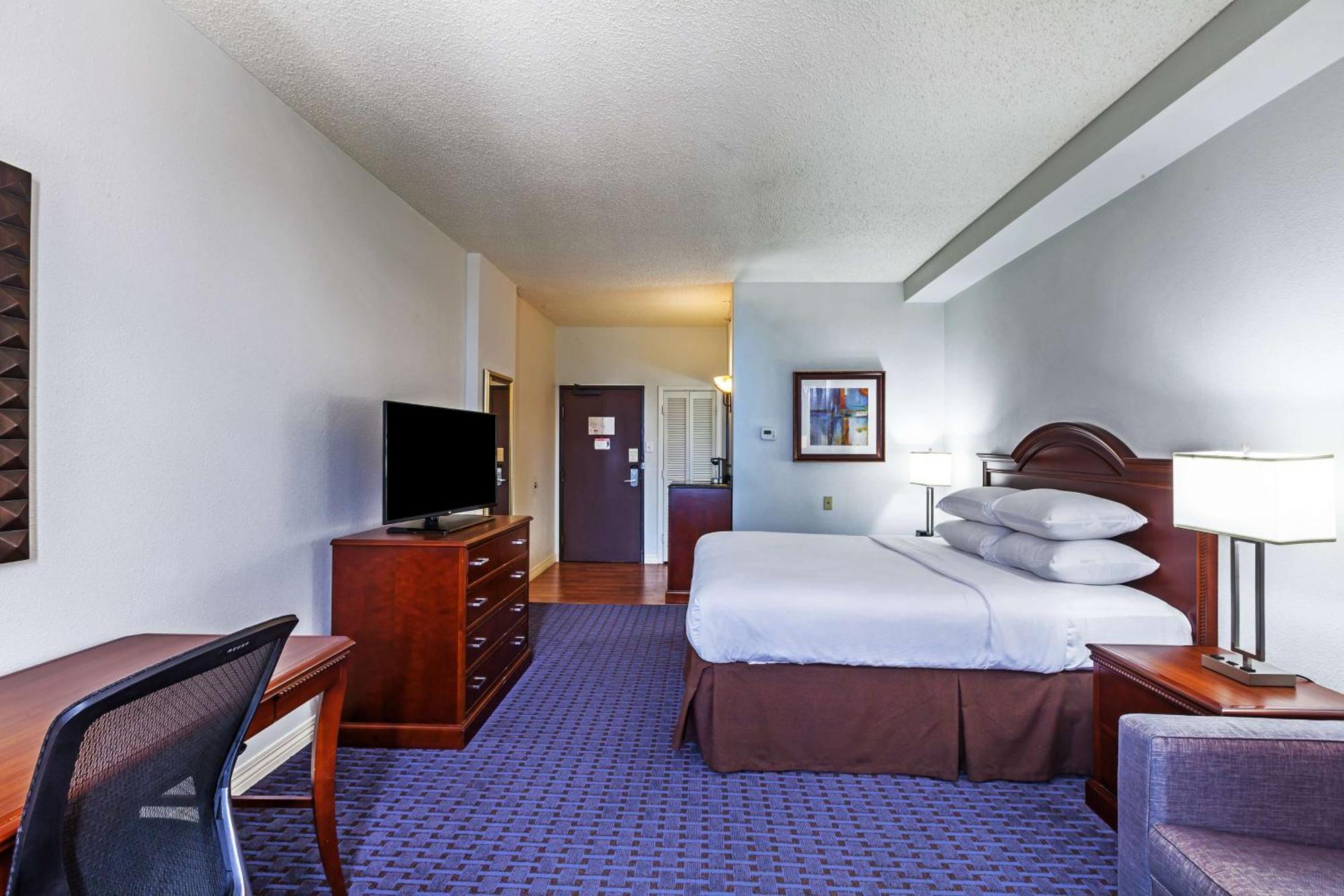 Отель Hilton Уэйко Экстерьер фото