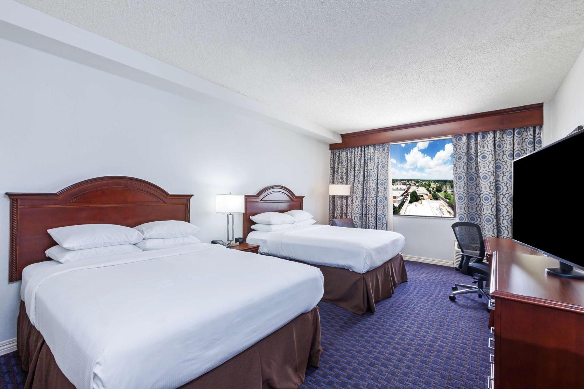 Отель Hilton Уэйко Экстерьер фото