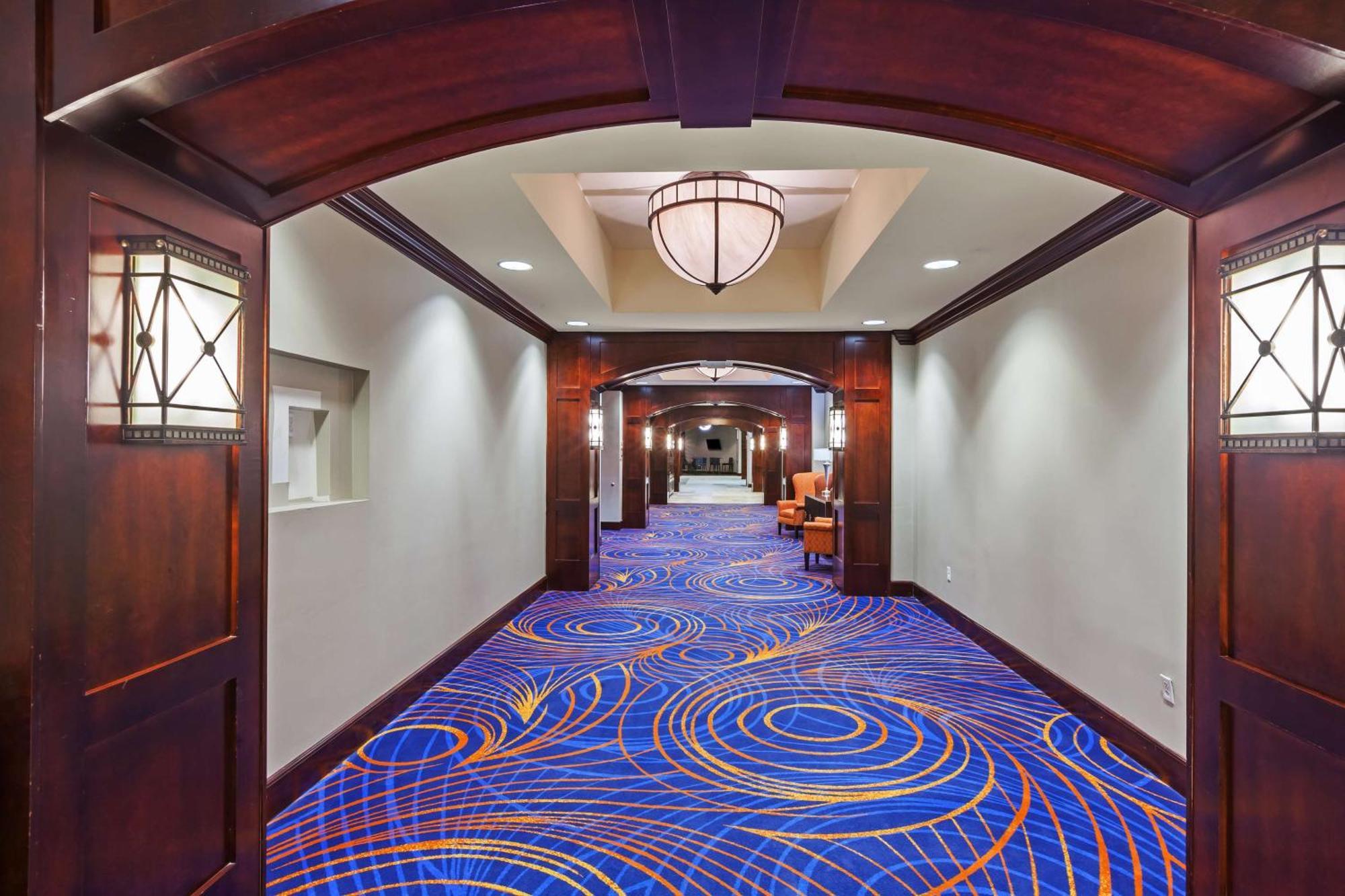 Отель Hilton Уэйко Экстерьер фото