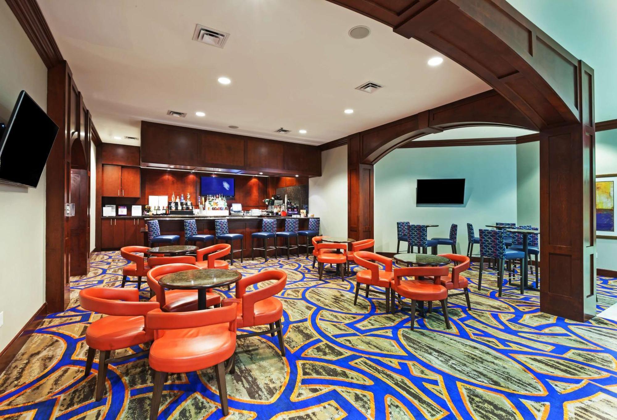 Отель Hilton Уэйко Экстерьер фото