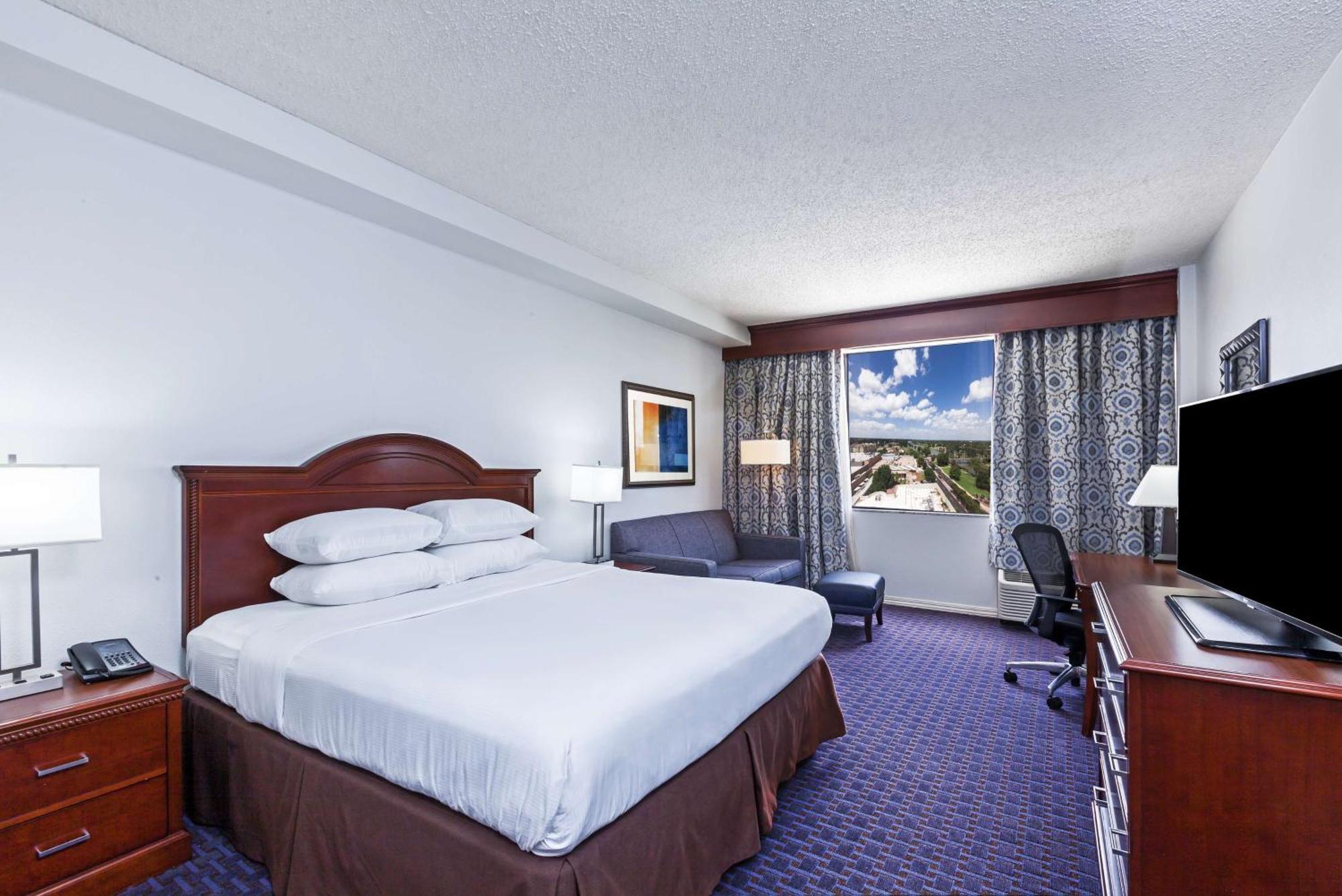Отель Hilton Уэйко Экстерьер фото