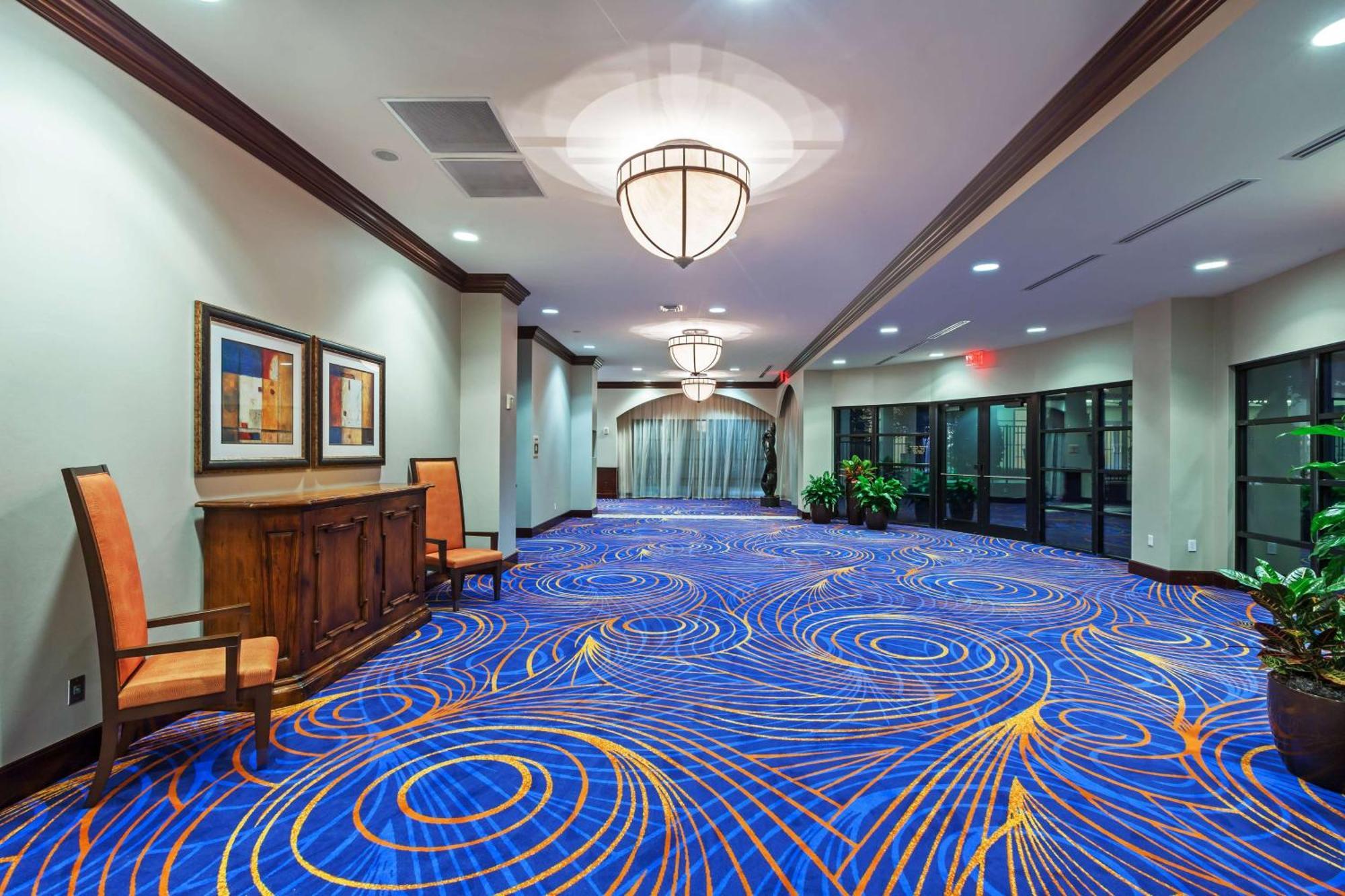 Отель Hilton Уэйко Экстерьер фото