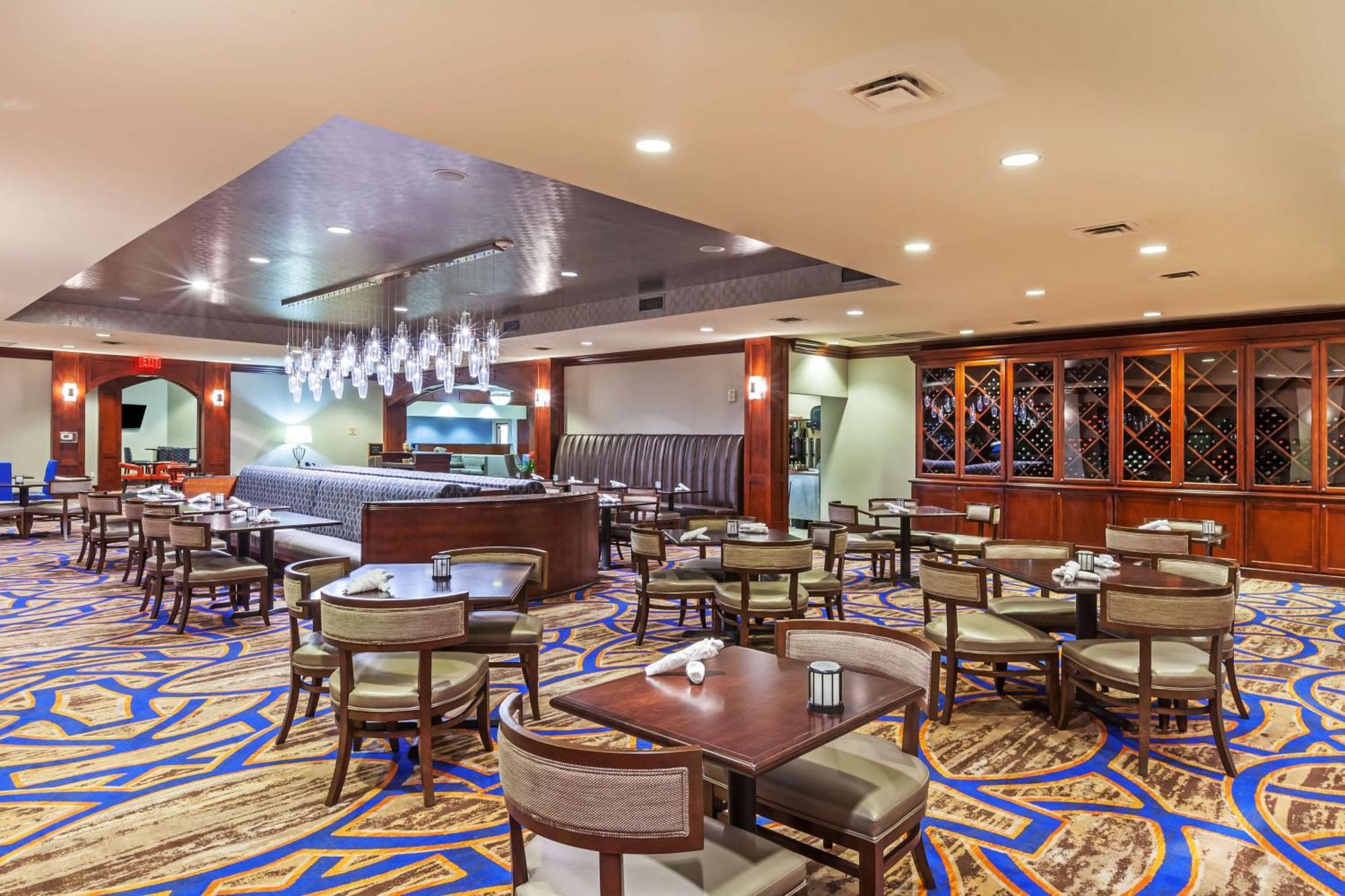 Отель Hilton Уэйко Экстерьер фото