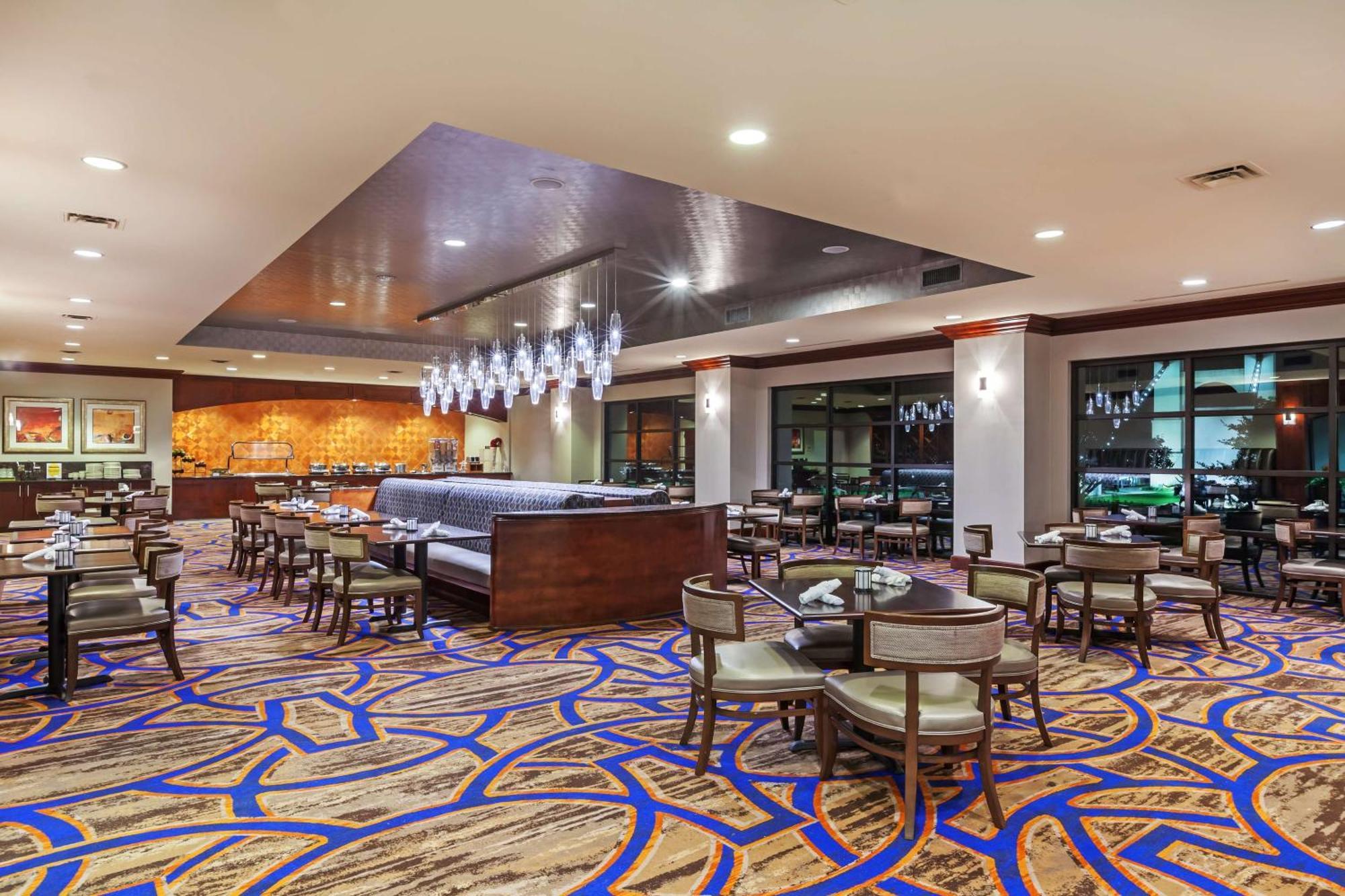 Отель Hilton Уэйко Экстерьер фото