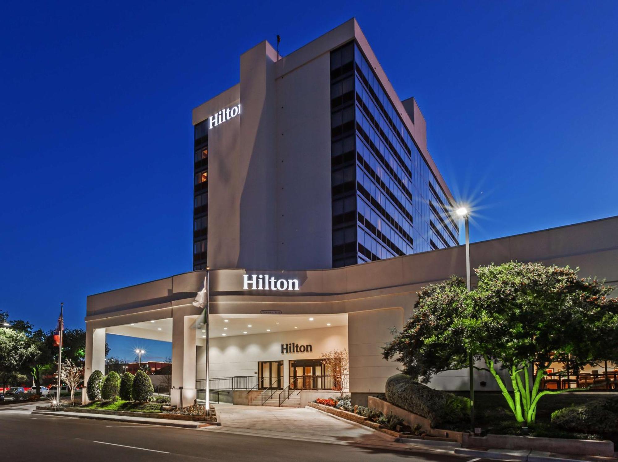 Отель Hilton Уэйко Экстерьер фото